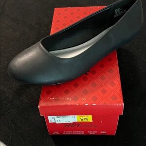 NWT Hot Cakes Women's Elegant Black Loafers